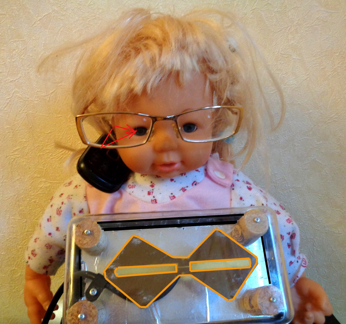 Фото 1. Антенна 1,8 ГГц и оччки имеют одинаковые размеры.