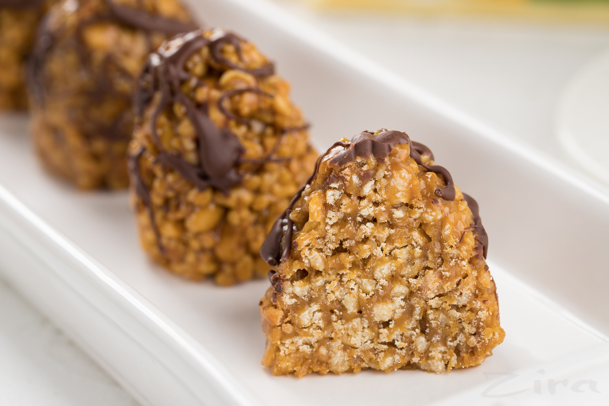 Источник:https://zira.uz/ru/recipe/videorecept-muraveyniki-s-varenoy-sgushhenkoy/