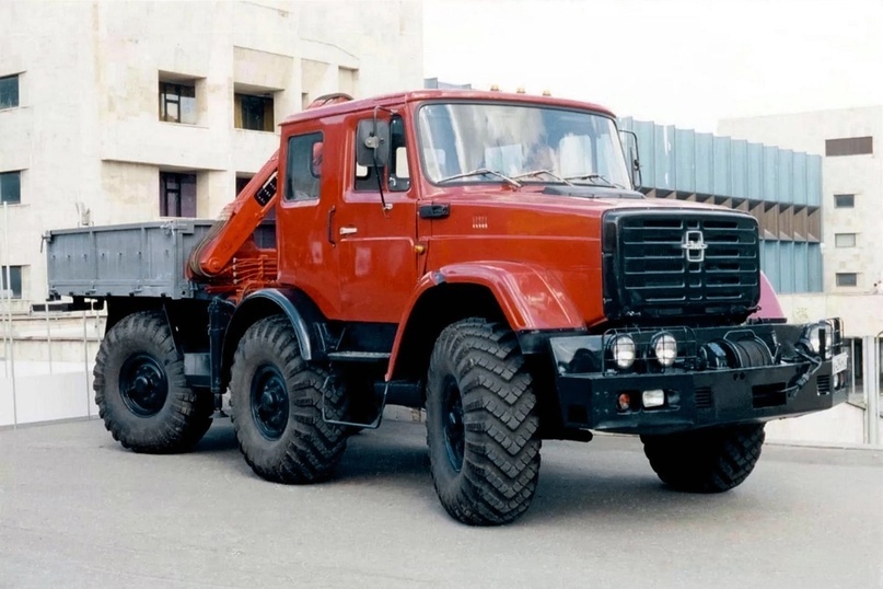 Последний вездеход автозавода ЗИЛ-4972, созданный на базе «Синяя птица» оказался не удел и вскоре забыли про него, интересные фото