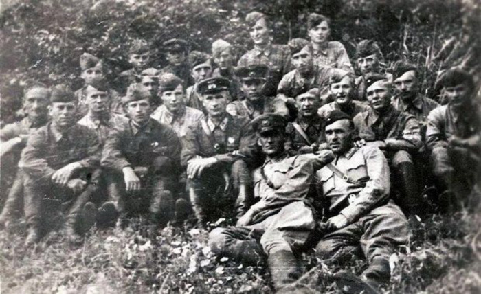 Группа летчиков 520-го ИАП перед отправкой на Сталинградский фронт, 1942 год. / Фото: airaces.narod.ru