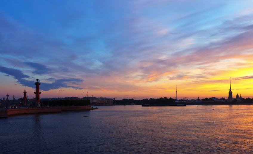 Санкт-Петербург утром. Изображение от Freepik: https://clck.ru/3AL7gS