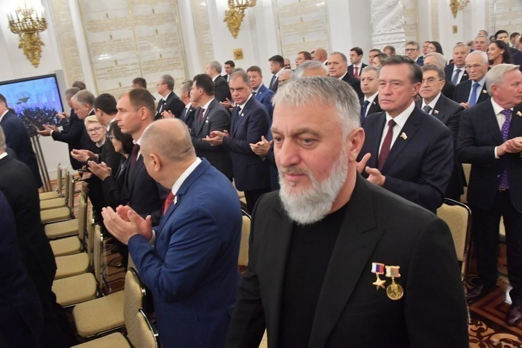 Депутат Госдумы Делимханов дважды угрожал жестокой расправой людям в прямом эфире, но не понес ответственности. У нас верховенство закона?