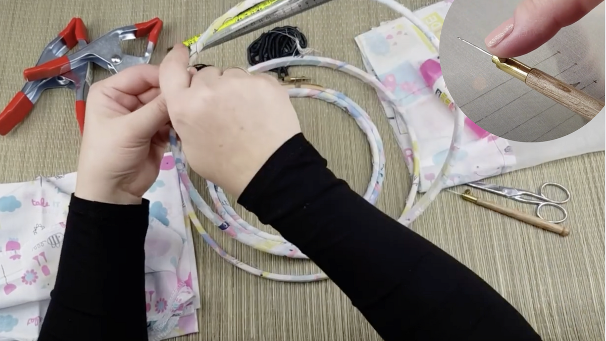 Подготовка к вышивке люневильским крючком - кадр из видео курса Полины Кузнецовой