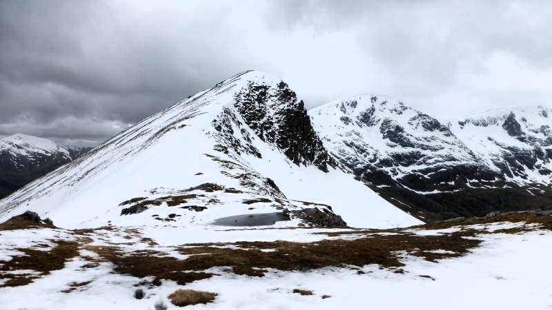 гора Скурр Коник Мор (Sgurr Choinnich Mor).