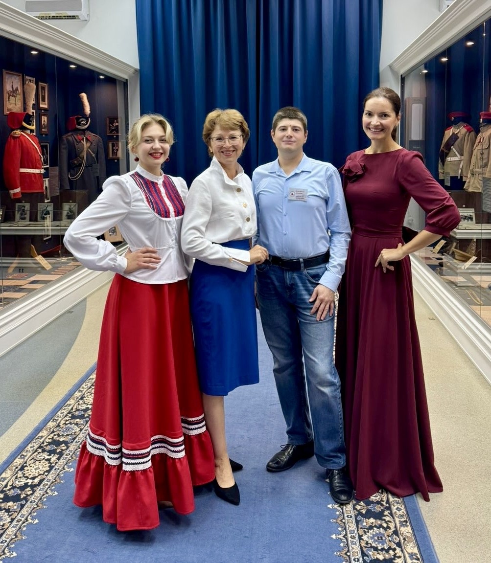 Ирина Романова (вторая слева) с коллегами по КВЦ «Донская казачья гвардия».
