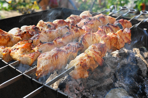 Маринад, который не подводит: шашлык выходит незабываемо сочным и ароматным (из любого мяса)