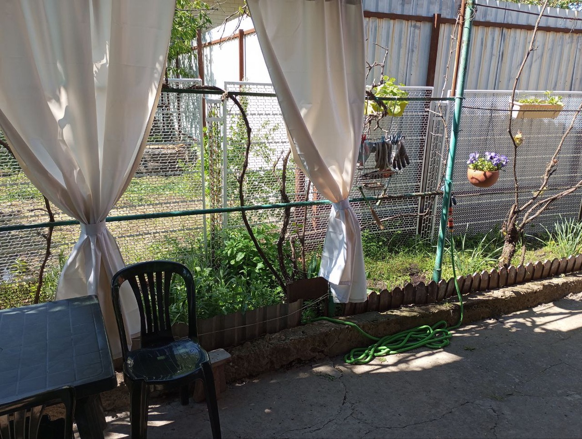 Всё лето эта полоска земли практически пустует