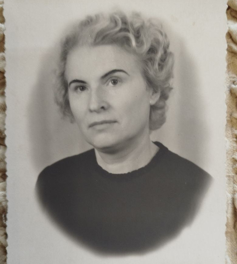 Нина Михайловна в молодости