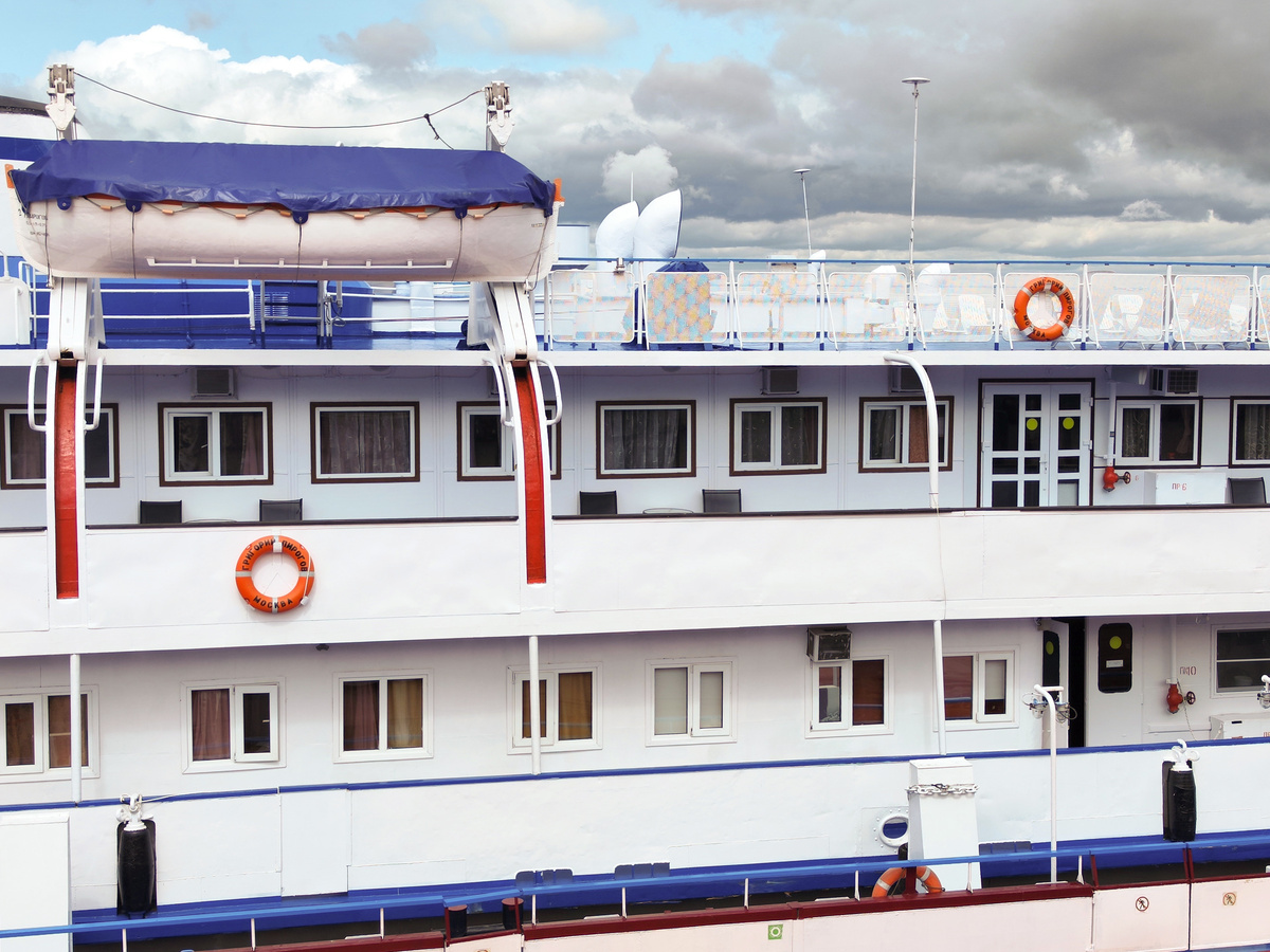 У одного из судов оказались повреждены леерные ограждения.  Фото: ФедералПресс / Ксения Кобалия