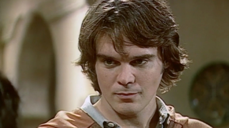    Кадр из телесериала «Клон», реж. Жайме Монжардим, Тереза Лампрея, Маркус Шехтман, Марсело Травессо, Марио Марсио Бандарра, 2001 г.