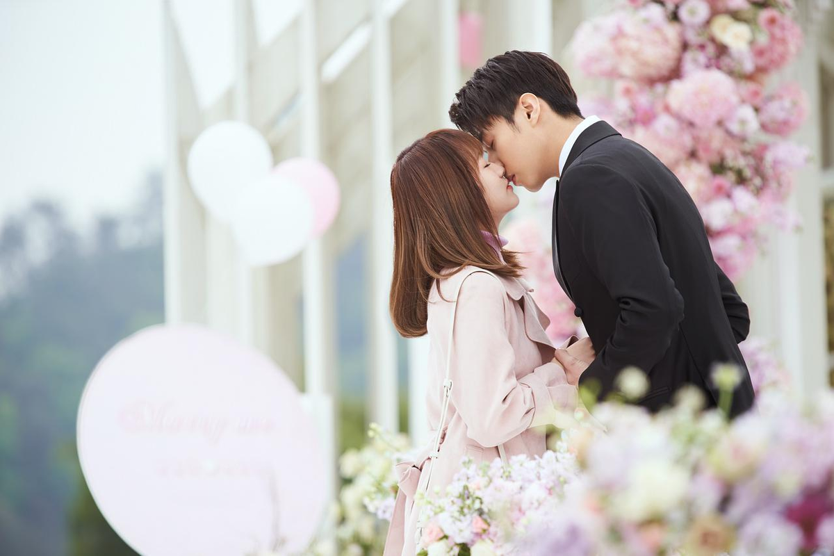 Кадр из дорамы "Привет, Мистер Гу"