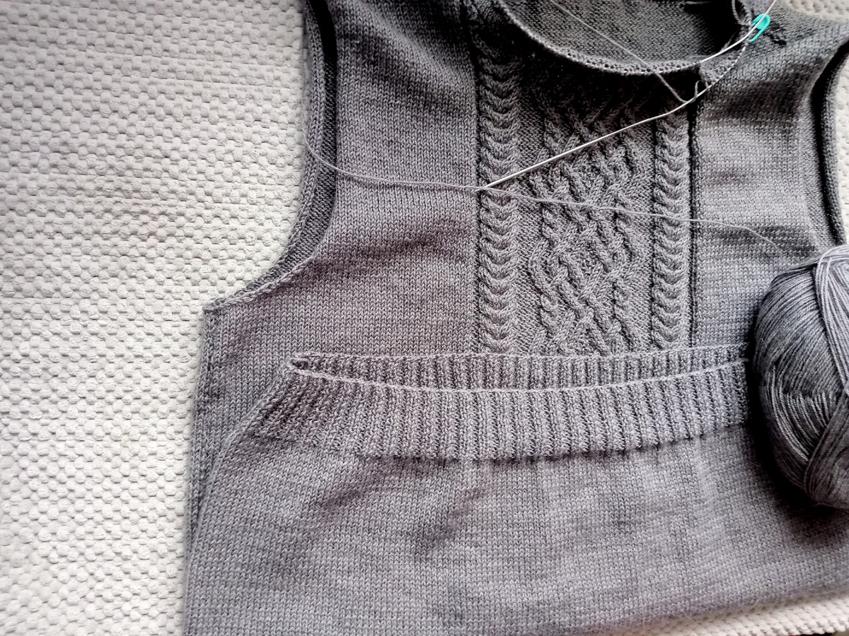 Вот, в таком состоянии находится сейчас свитер.