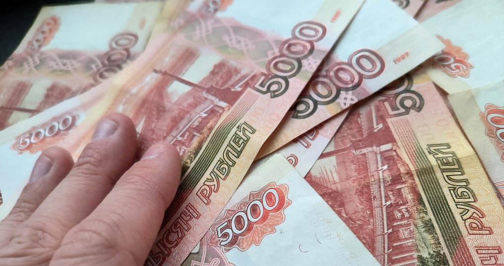 Россияне получат десятки тысяч рублей. Какие законы вступают в силу в мае 2025 года?
