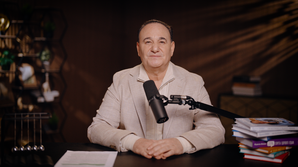 Рушель Блаво - врач психотерапевт.