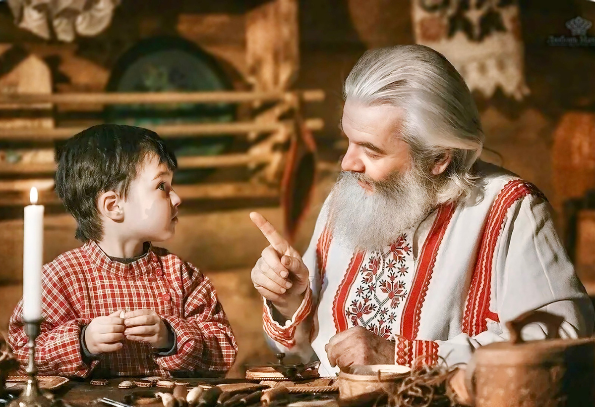 Когда на наши земли пришли еврейские, латинские и греческие имена? После крещения Руси и утверждения Москвы Третьим Римом. С тех пор правящая верхушка и аристократические семьи были обязаны называть потомков «по-христиански» или на западный манер. Сравни имена князей и царей… 