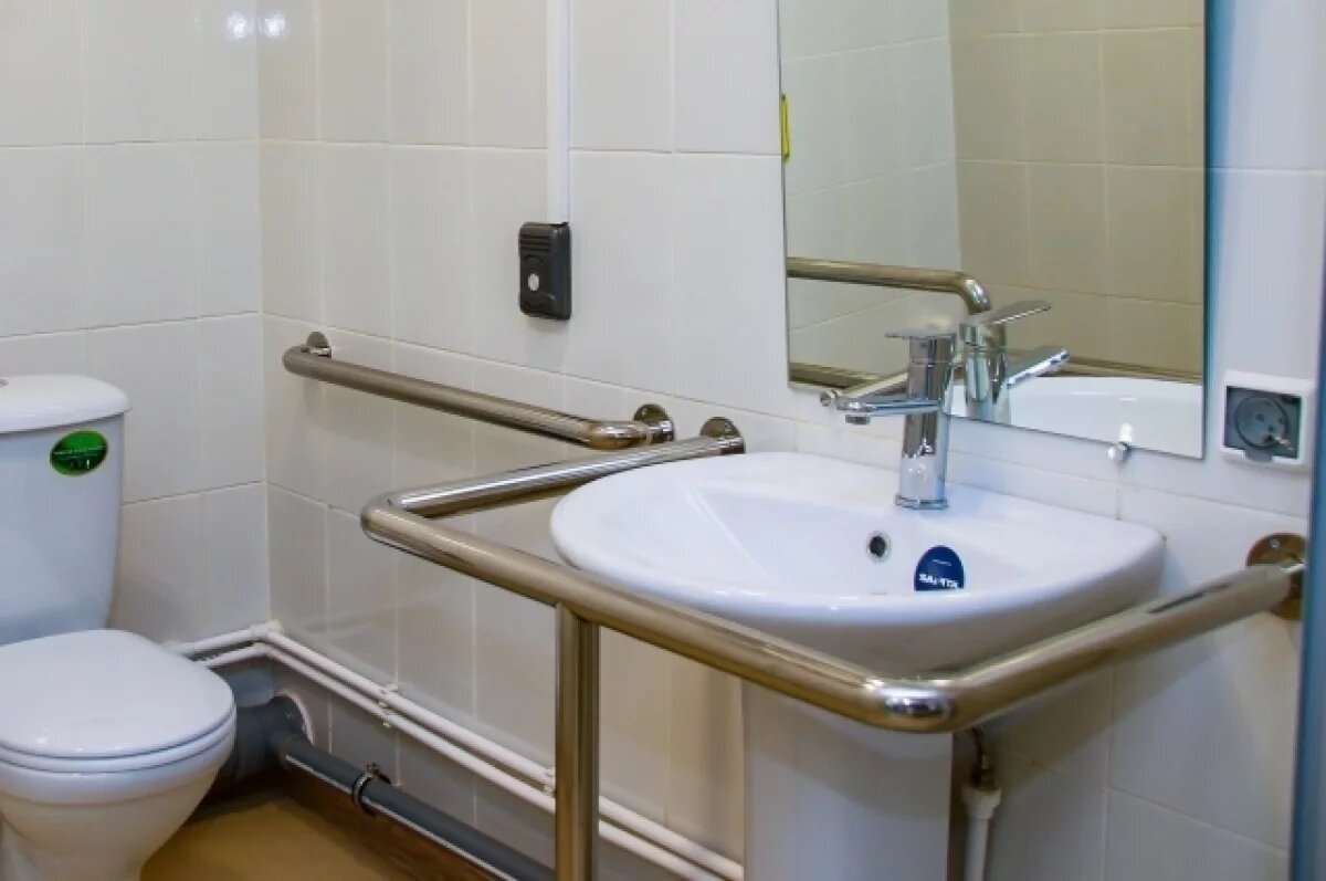    Администрация Перми объяснила отсутствие двери в мужском туалете в школе