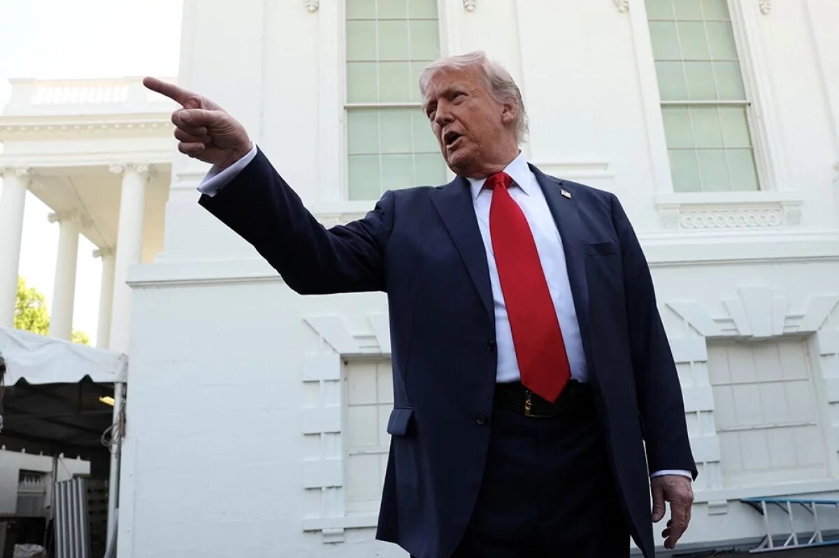    Atlantic: помощники Трампа не торопятся выполнять его приказы