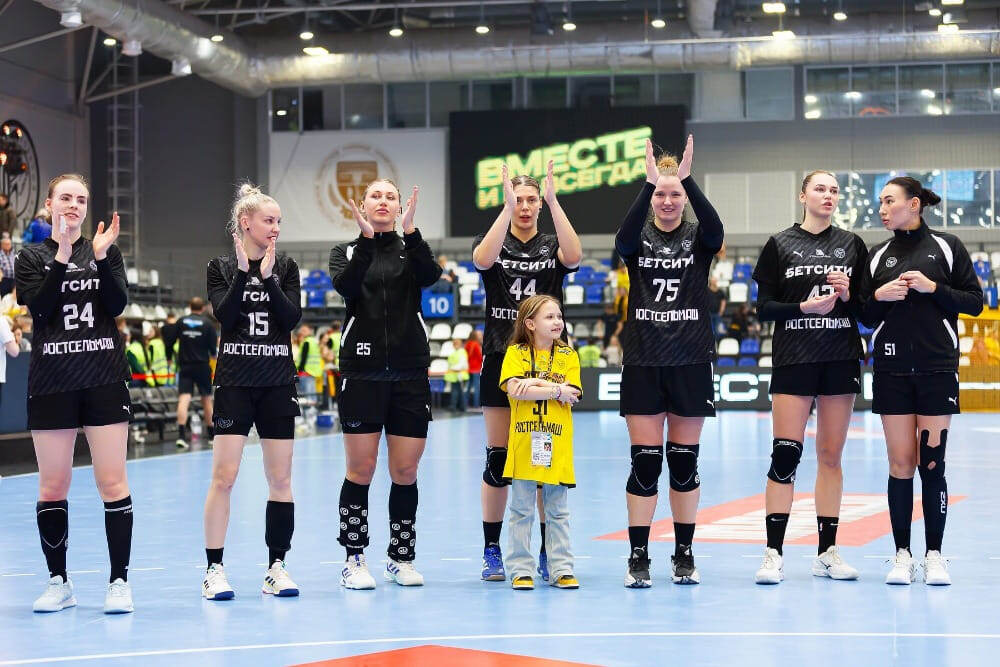    Маленькая Тина - звезда всех ростовских матчей