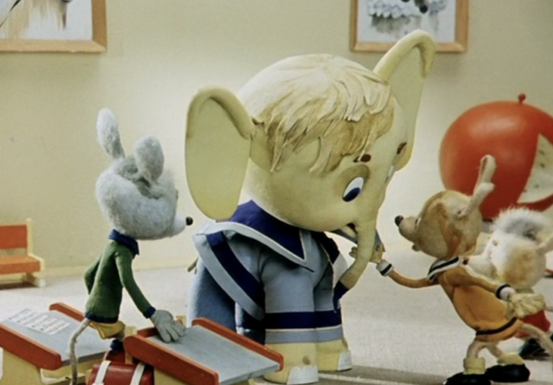 кадр из мультфильма "Слоненок пошел учиться"