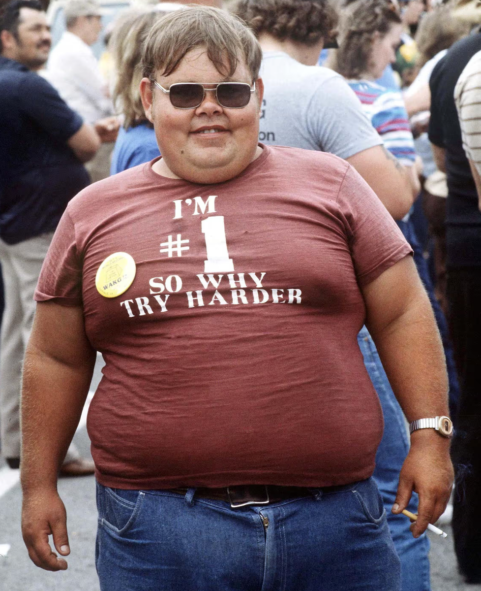 Фотография загадочного мужчины, помещенная на обложку "You’ve Come A Long Way, Baby", была сделана на фестивале толстяков в Дэнвилле, штат Вирджиния, в 1983 году. Фото: Sipa/Shutterstock