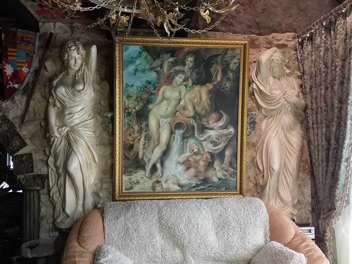 Кариатиды в интерьере дома