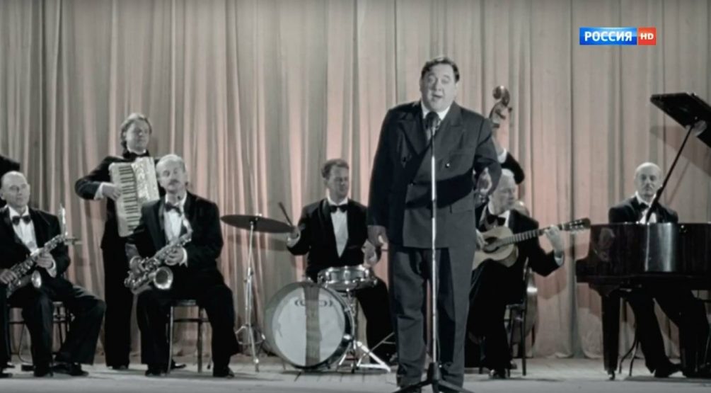   Бенюк в роли Леонида Утесова. Фото: стоп-кадр из фильма "Ликвидация"