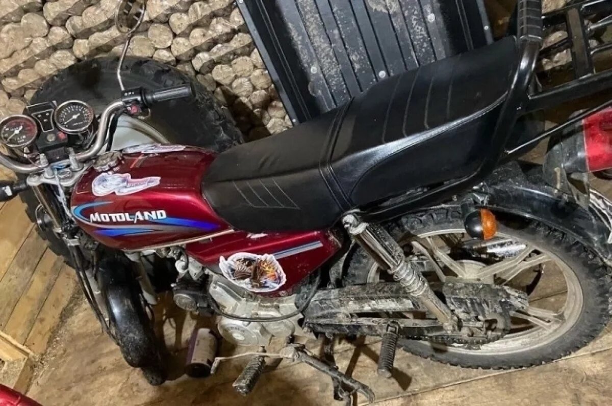    Ключи от мопеда были в свободном доступе и ребёнок взял их.