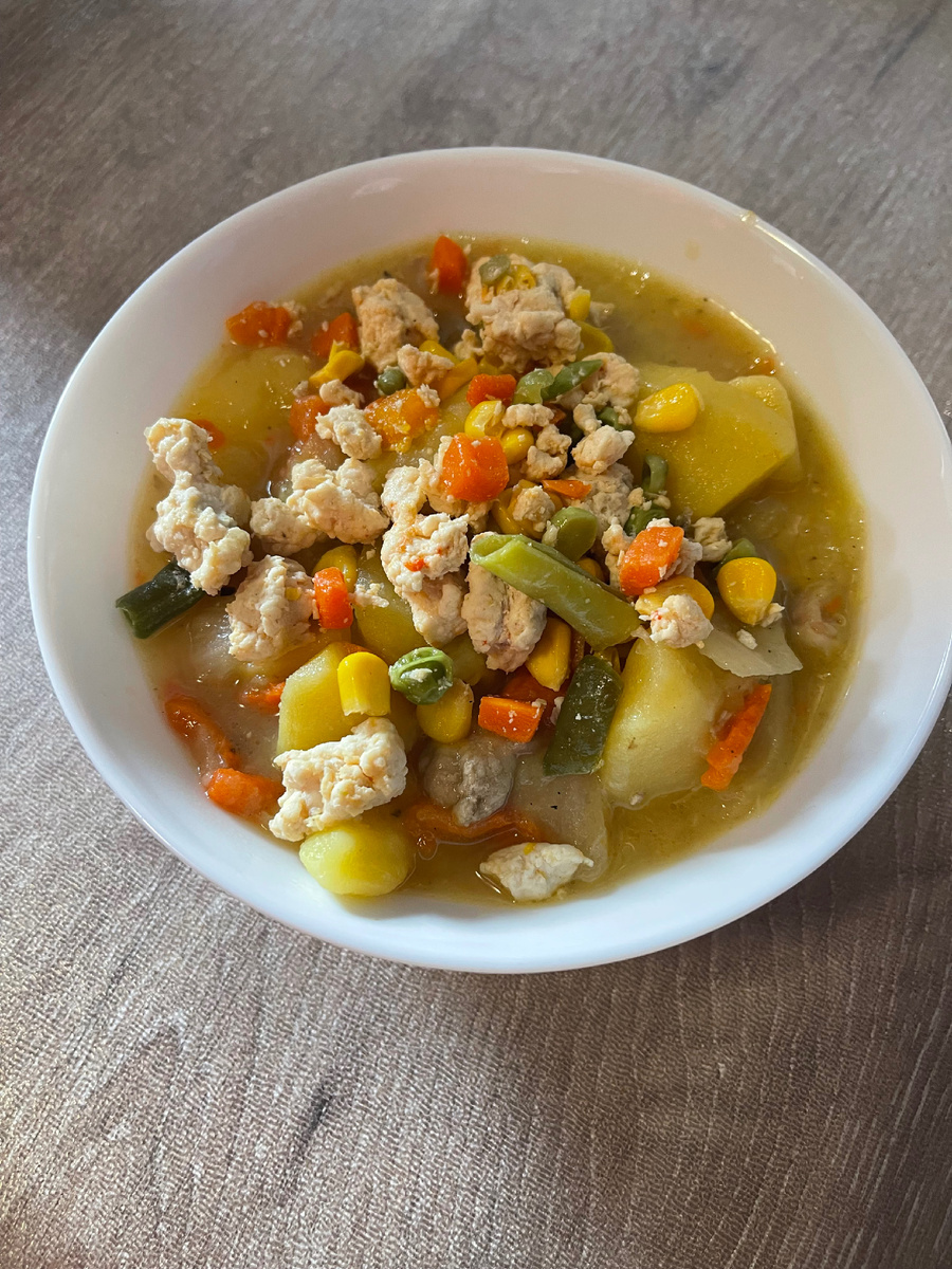 Обед. Овощное рагу+фарш из филе курицы. Фото автора. 