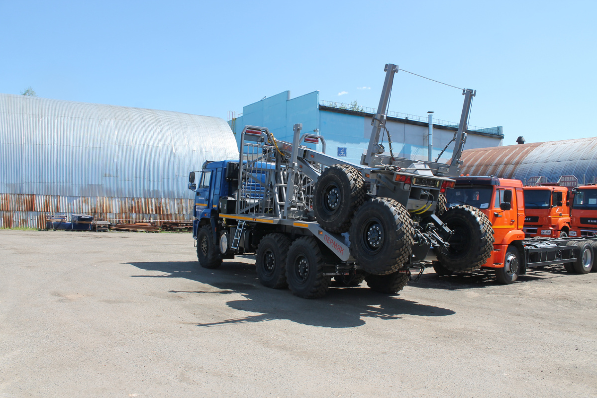 Хлыстовозный автопоезд Пермяк