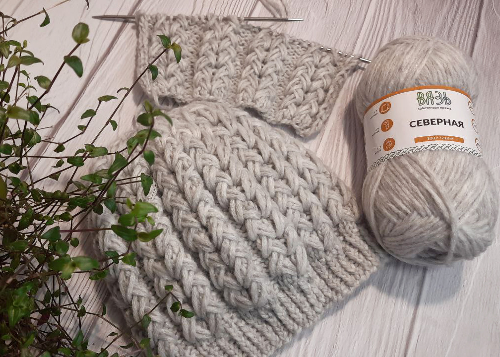 Мастер-класс: "Женская шапка с объёмными косами" | Вяжем спицами