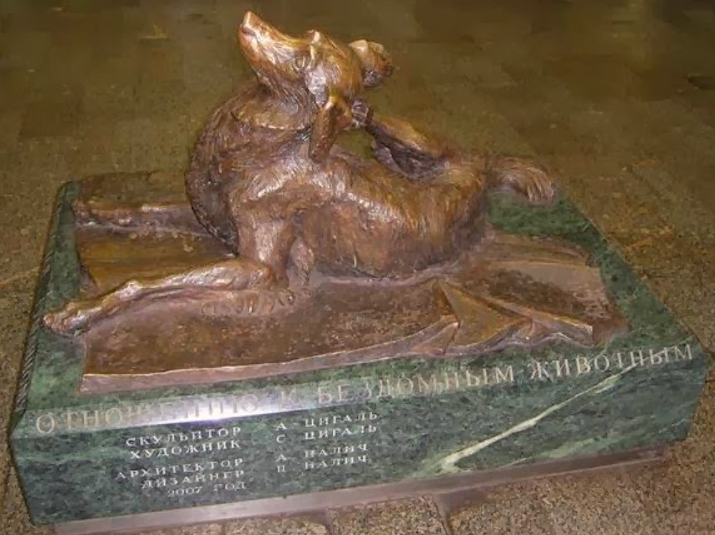 En la estación Mendeléyevskaya del Metro de Moscú. 