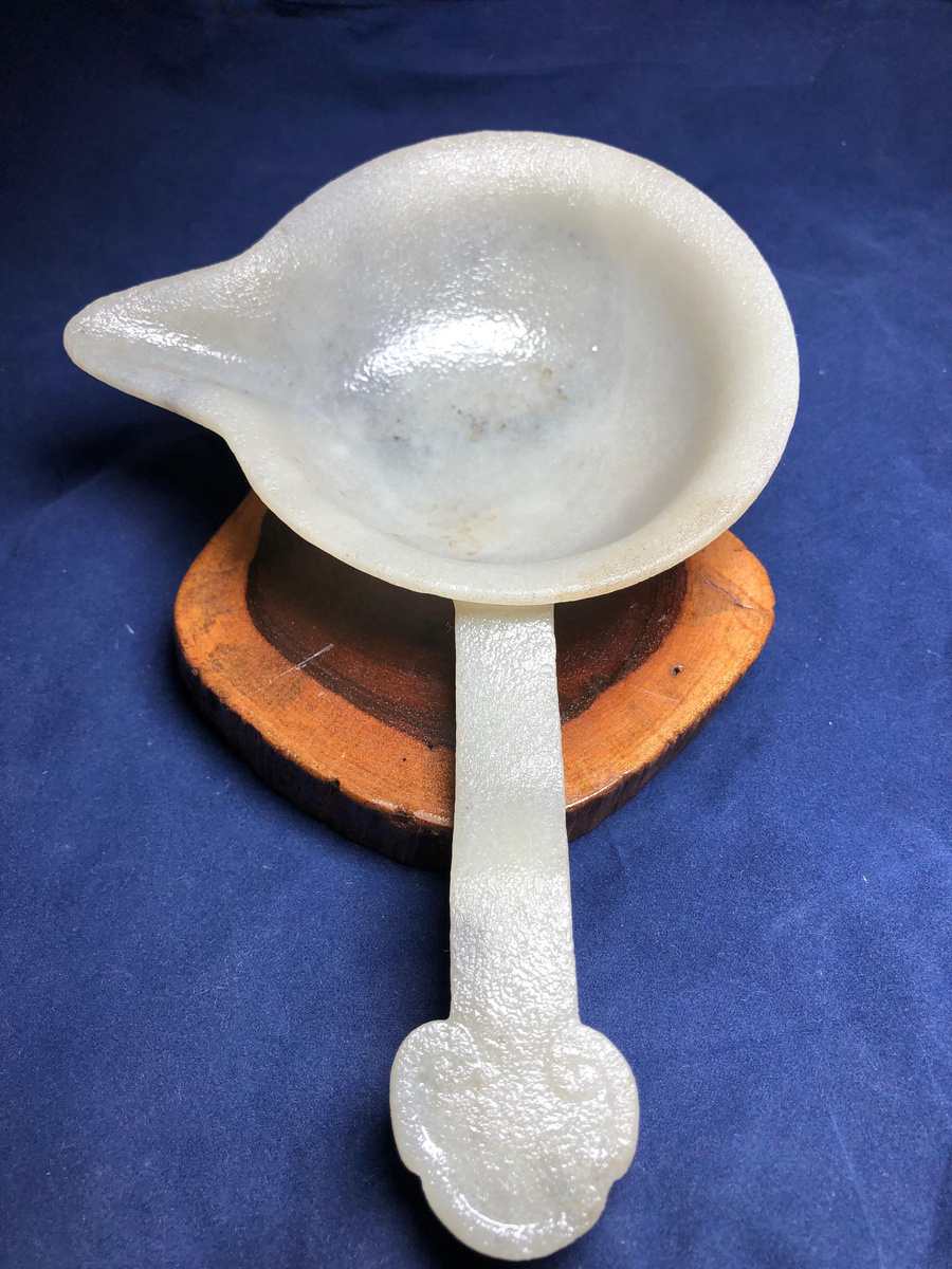 ковш из нефрита