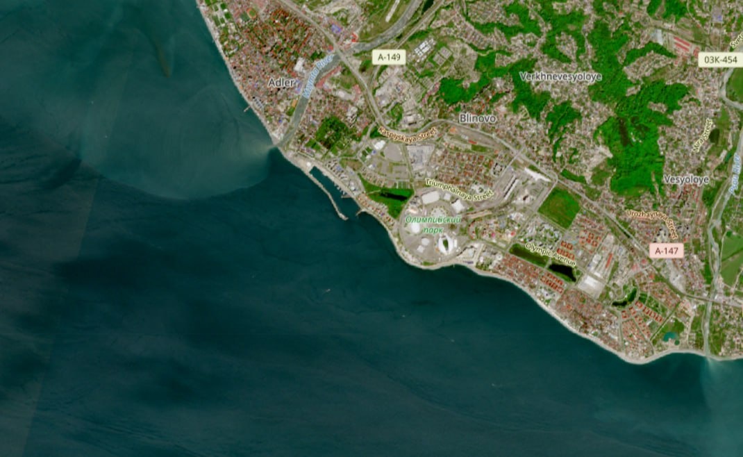 Спутниковый снимок от SR Data с аппарата Sentinel-2 C акватории федеральной территории Сириус от 19 апреля 2025 года. На снимке зафиксировано отсутствие нефтяных пятен