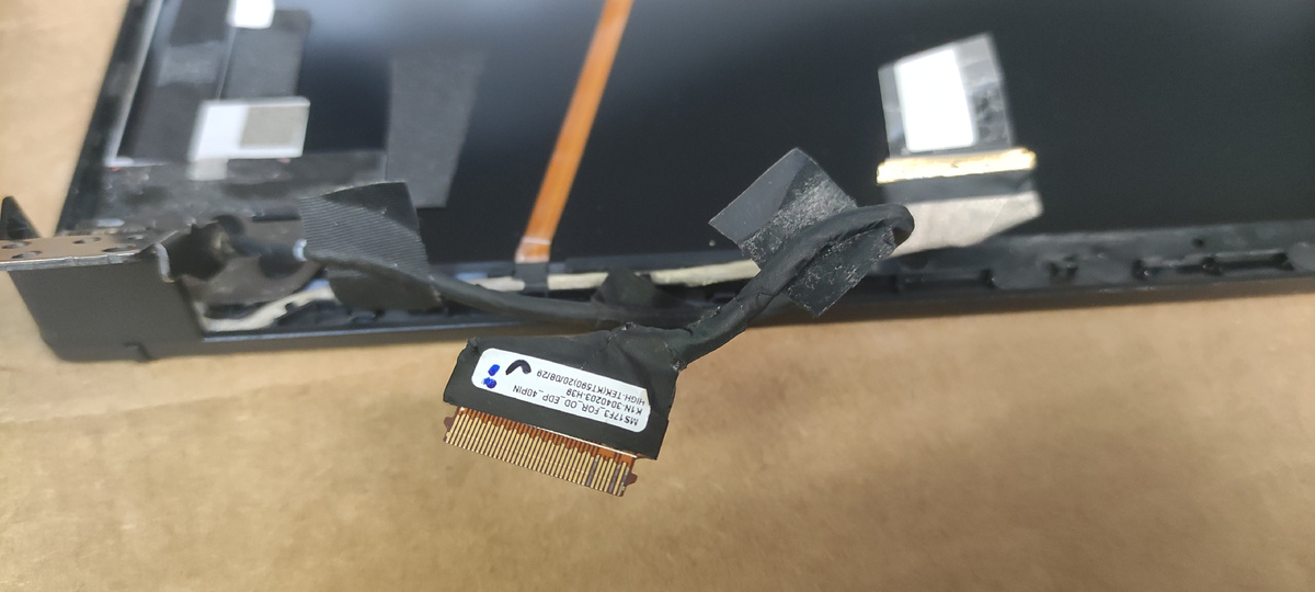 Поджареный шлейф экрана