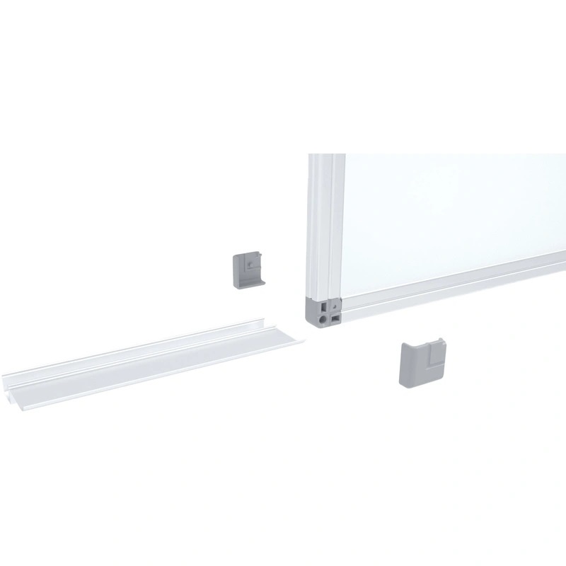 У магнитно-маркерной доски — разборная конструкция: алюминиевая рамка, пластиковые уголки и подставка для маркеров. Уголки фиксируют раму и защищают края