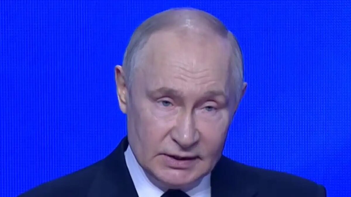    Владимир Путин во время выступления на международном форуме «Великое наследие — общее будущее».