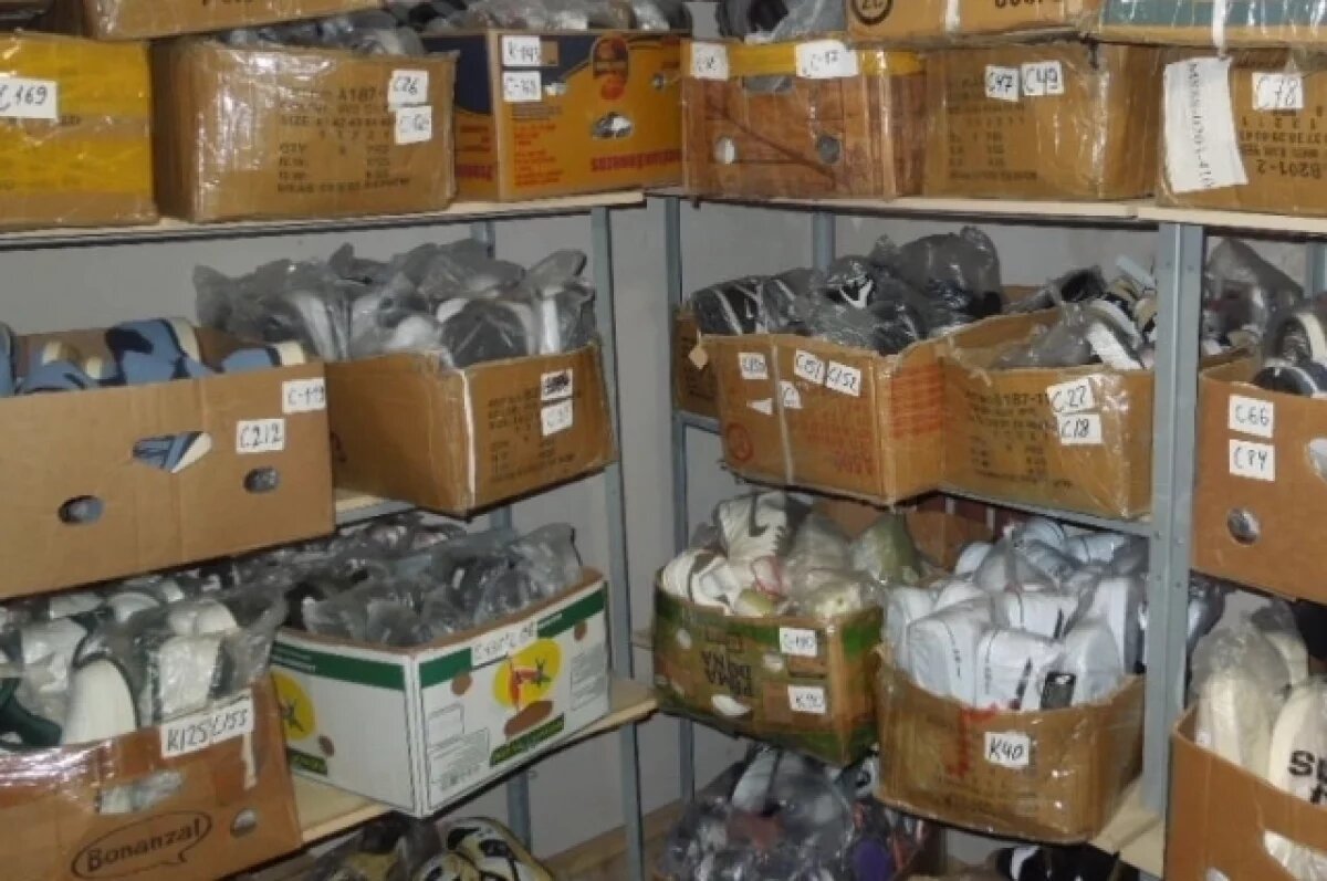    В Твери выявили крупную партию контрафактной одежды и обуви