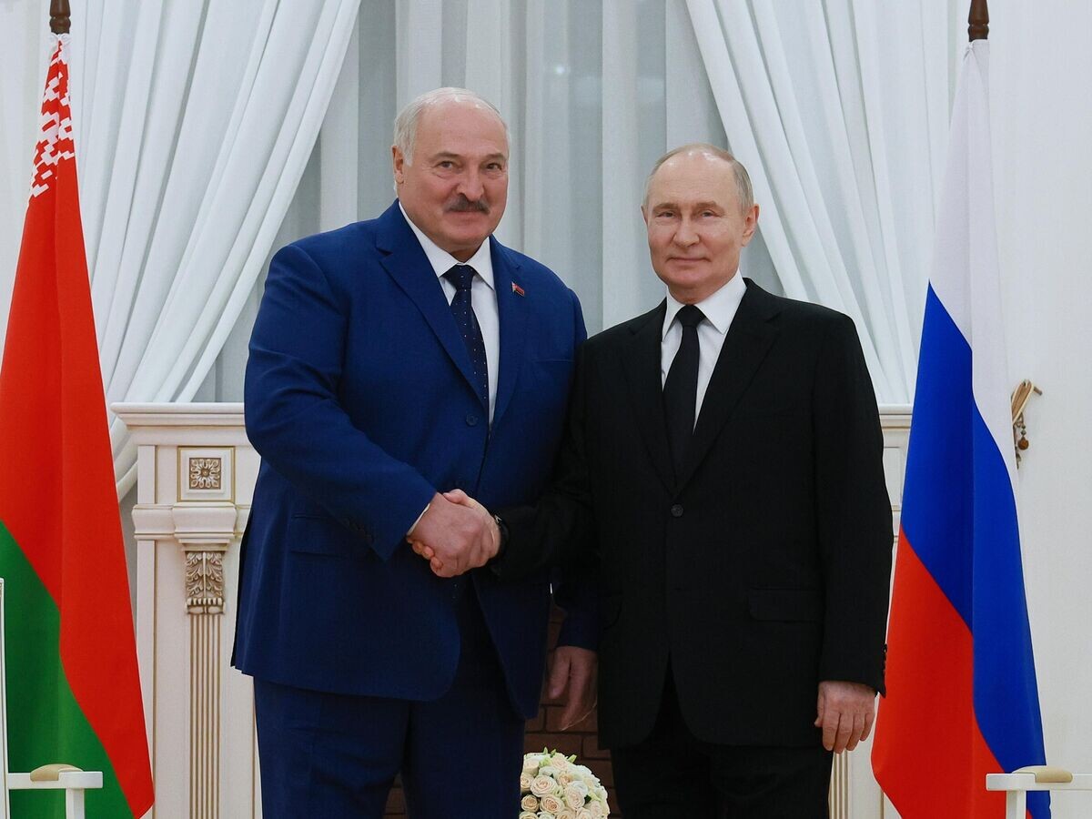    Президент РФ Владимир Путин и президент Белоруссии Александр Лукашенко во время встречи в Волгограде© РИА Новости / POOL