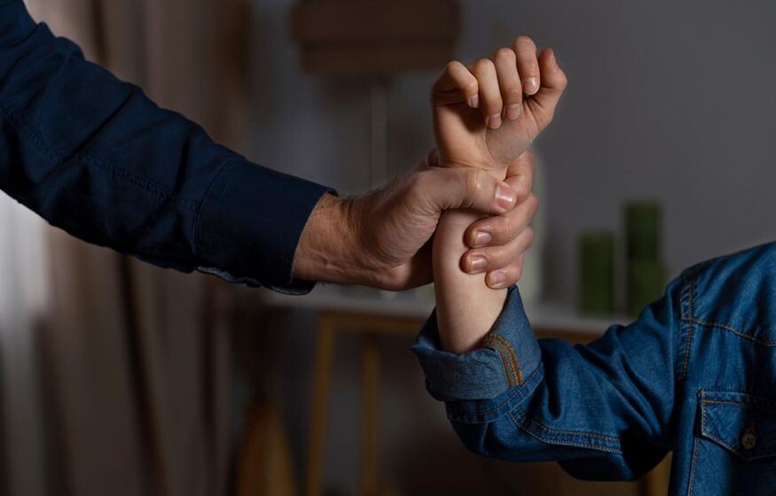    «Жены бойцов СВО должны терпеть побои, унижения и целовать ноги»: в Госдуме высказались о насилии