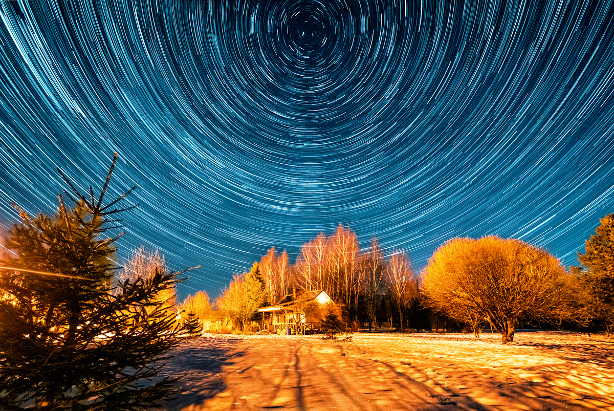 Вот такое сфотографировала у себя в деревне как-то. В городе столько звезд не увидеть. 