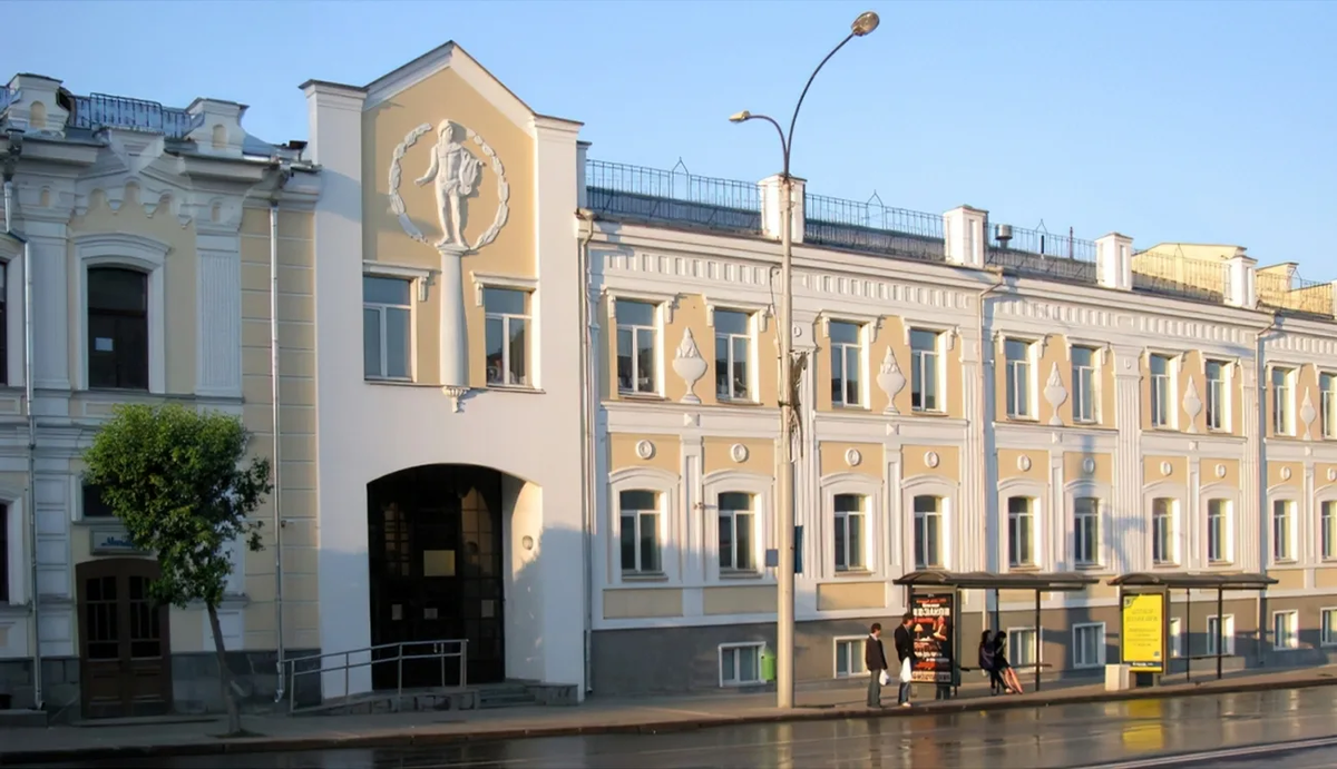 Свердловское художественное училище, в которому учился Иван Шадр, теперь носит его имя 