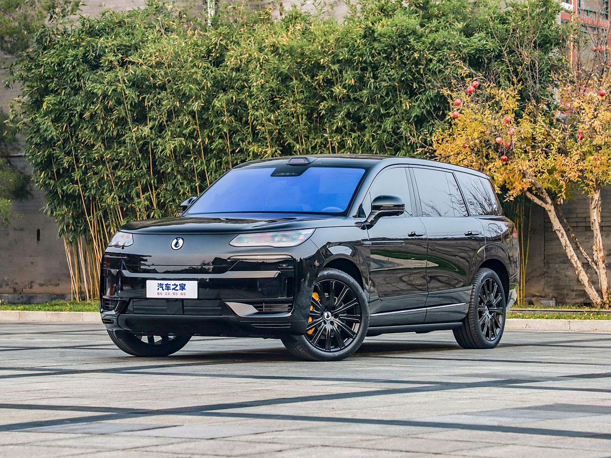 Внешний вид N9 сразу настраивает на серьезный лад – это не просто большой SUV, а настоящий премиальный кроссовер, который выглядит уверенно и стильно