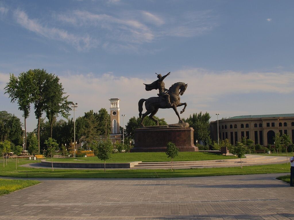 Площадь Амира Темура