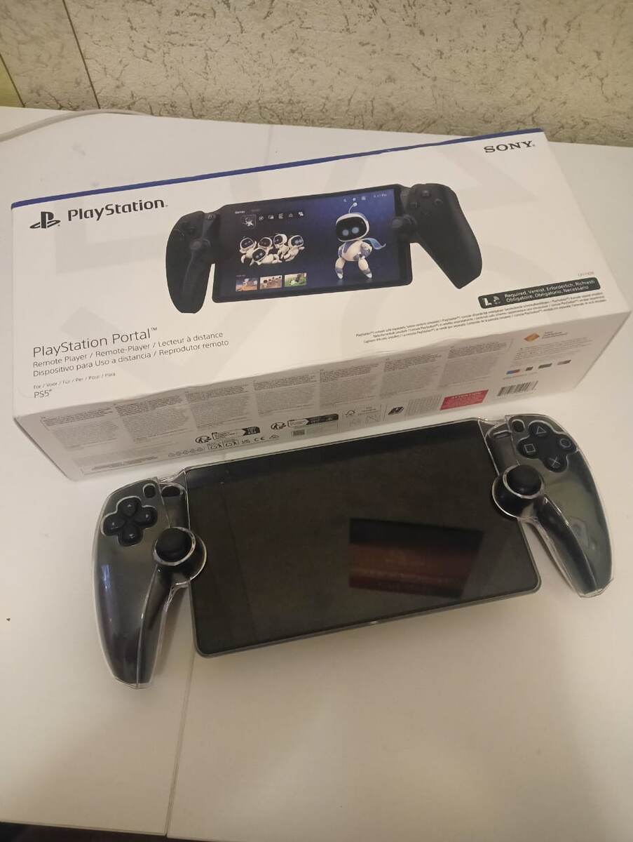 А вот и собственно фото моего девайса. Упаковал в защитный кейс, и наклеил пленку на стекло.