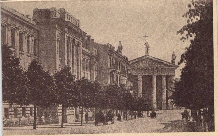 
Вильно, улица св. Георга. https://humus.livejournal.com/5950036.html