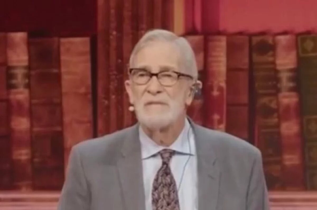    Экс-аналитик ЦРУ Макговерн прочитал стихотворение на русском языке