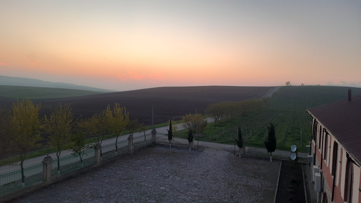 Немного забегу вперед. Винодельня в Гаджигатамлы... Называется Chabiant. Мы там провели почти сутки, и это было незабываемо