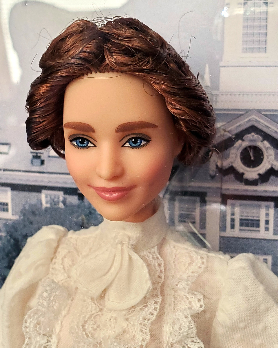 Коллекционная кукла Barbie Helen Keller Барби Хелен Келлер ©Joyntz
