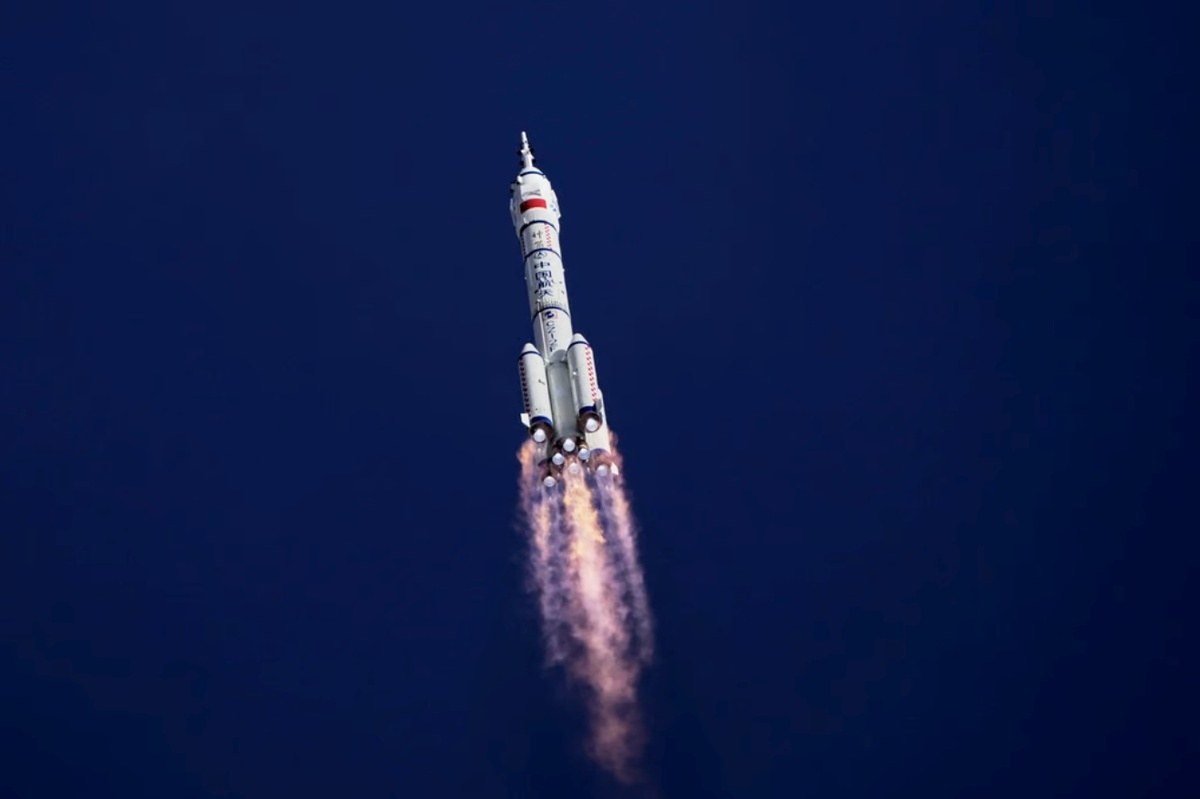 Ракета-носитель во время запуска пилотируемой миссии, изображение из открытых источников