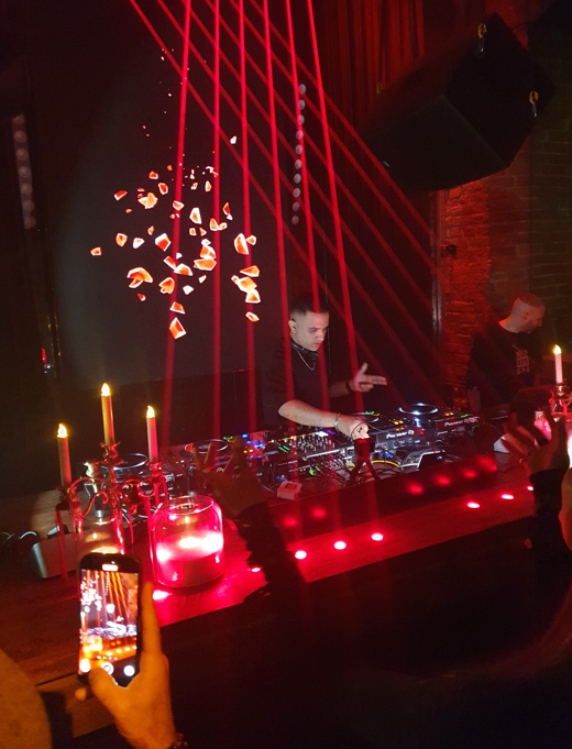 Собственно тот, кто нас пригласил, в скором будущем известный диджей)